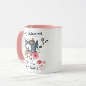 Mug Facilement Distrait Par Les Chats Et La Couture -  (Devant gauche)