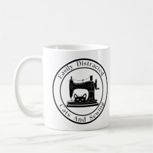 Mug Facilement Distrait Par Les Chats Et La Couture