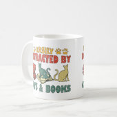Mug Facilement Distrait Par Les Chats Et Les Livres (Devant gauche)