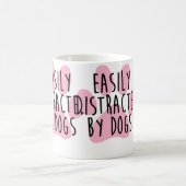 Mug Facilement Distrait Par Les Chiens (Centre)