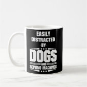 Mug Facilement Distrait Par Les Chiens Et Les Machines (Gauche)