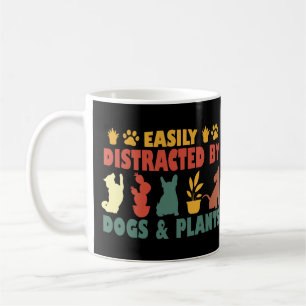 Mug Facilement Distrait Par Les Chiens Et Les Plantes