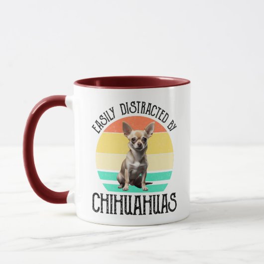 Mug Facilement Distrait Par Les Chihuahuas (Gauche)