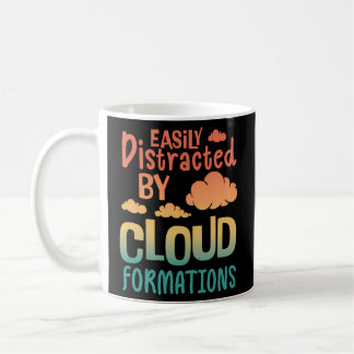 Mug Facilement Distrait Par Les Formations Nuageuses -