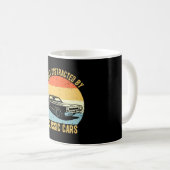 Mug Facilement Distrait Par Les Voitures Classiques (Devant droit)