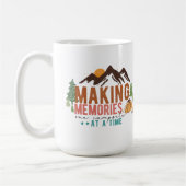Mug Faire des souvenirs, un camping à la fois (Gauche)