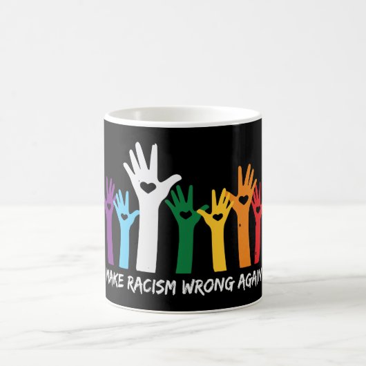Mug Faire du racisme de mauvaises mains de coeur (Centre)