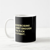 Mug Faire juste assez d'exercice pour baiser et se bat (Gauche)