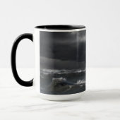 Mug Faisceau lumineux dans l'océan orageux (Gauche)