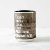 Mug Faites confiance à l'affiche gouvernementale Wound (Centre)