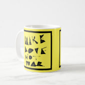 Mug Faites de l'amour pas de la guerre graphique. (Devant gauche)