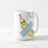 Mug Faites-moi confiance Je suis Art, Banane avec band (Devant droit)