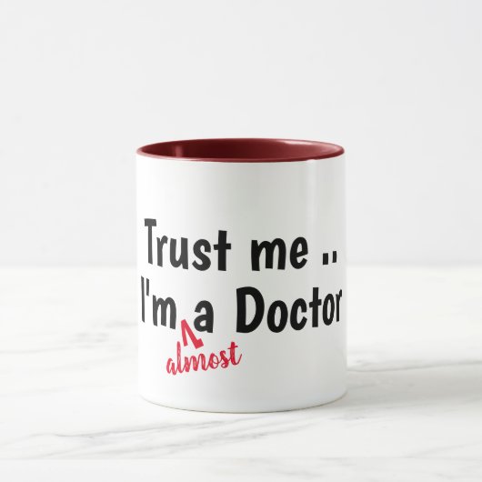 Mug faites-moi confiance je suis médecin pun de chauff (Centre)