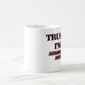 Mug Faites-moi confiance je suis un assistant (Centre)