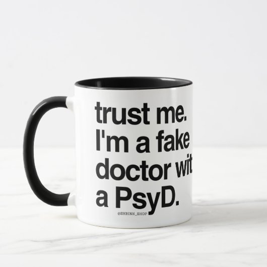 Mug Faites-moi confiance Je suis un faux docteur avec (Gauche)