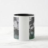 Mug Falaise arrondie de roche par la rivière de (Centre)