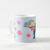 Mug Famille de Bleu Chickadee au milieu de fleurs de c (Devant gauche)