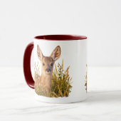 Mug Faon de chevreuil dans l'herbe de prairie (Devant gauche)