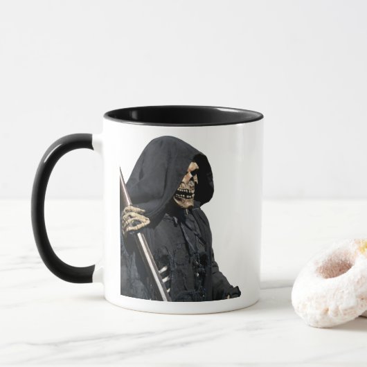 Mug Faucheuse squelette effrayante et faux (Avec donut)