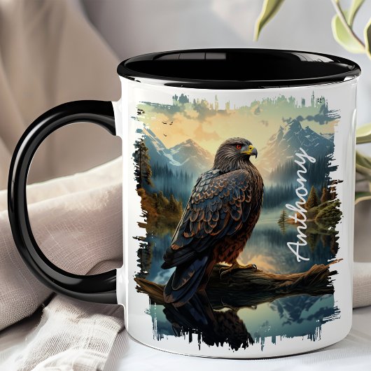 Mug Faucon dans une zone sauvage montagneuse