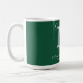 Mug Félicitations pour la retraite, Monogramme Nom Ver (Gauche)