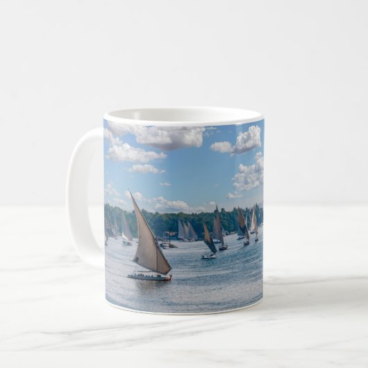 Mug Feluccas le long du Nil - Assouan, Egypte (Devant gauche)