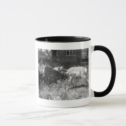 Mug Femme allaitant une antilope (Droite)