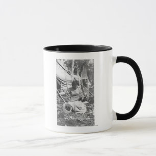 Mug Femme d'Alaska faisant la photographie de