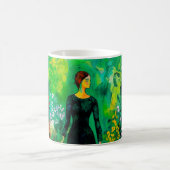 Mug Femme dans la belle prairie verte (Centre)