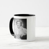 Mug Femme dans la robe 2 (Devant gauche)