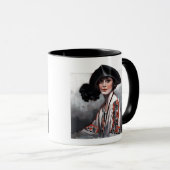 Mug Femme dans le chemisier brodé (Devant droit)