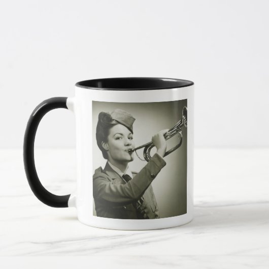 Mug Femme dans l'uniforme de soldat (Gauche)