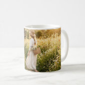 Mug Femme dans un champ de blé (Devant droit)