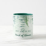 Mug Femme d'honneur femme d'honneur eucalyptus vert<br><div class="desc">Un arrière - plan vert et blanc couleur eau. Décoré de feuillage de verdure d'eucalyptus et de fougère de bois. Avec le texte : Serez-vous ma demoiselle d'honneur ou ma servante d'honneur ?</div>