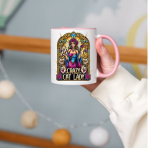 Mug Femme Élégante Tenant Kitten Avec Chats Environnan