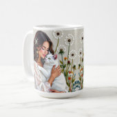 Mug Femme et chat blanc et pissenlits (Devant gauche)