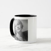 Mug Femme posant 2 (Devant gauche)