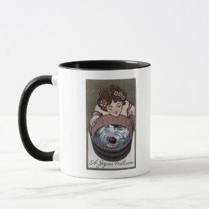 Mug Femme regardant dans le baril en bois