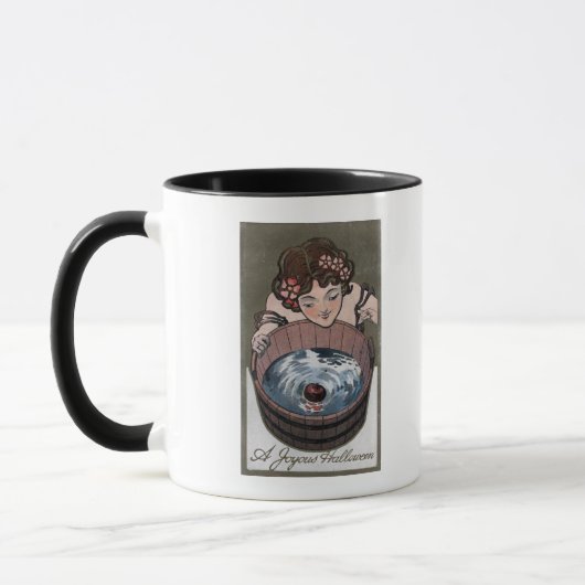 Mug Femme regardant dans le tonneau de bois (Gauche)