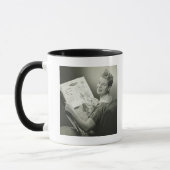 Mug Femme s'asseyant dans la chaise (Gauche)