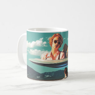 Mug Femme se détendant sur un OVNI dans le désert