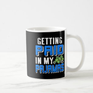 Mug Femmes payées en pyjama humour de travail à distan