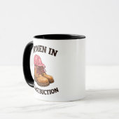 Mug Femmes sur des bottes de travail de construction e (Devant gauche)