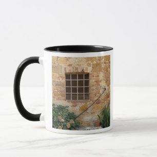 Mug Fenêtre et mur en pierre ancienne, Pienza, Italie