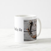Mug Fer à cheval chanceux sur la barrière en bois (Devant droit)