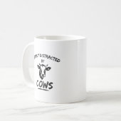 Mug Ferme de vaches : facilement distrait par les vach (Devant gauche)