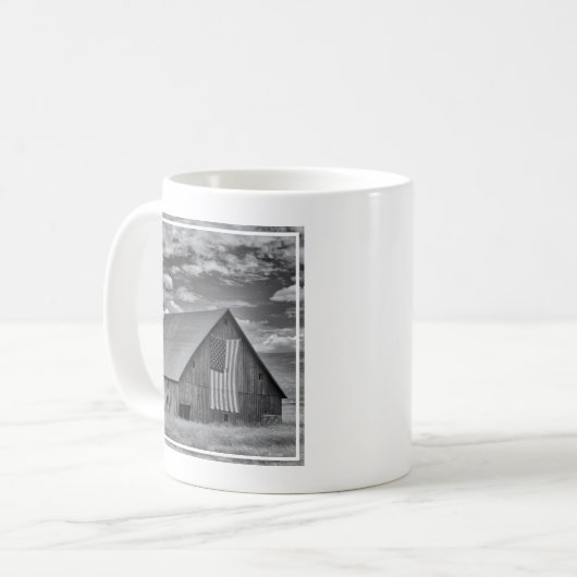 Mug Fermes | BW American Flag Barn Scene (Devant gauche)