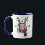 Mug Festive Red Plaid Raccoon personnage Photo Holiday<br><div class="desc">Célébrez la saison des fêtes magiques et festives avec nos tasses de photos personnalisées de caractère animal d'hiver. Notre design de tasse photo de caractère amusant comporte notre propre personnage de raton laveur dessiné à la main avec un foulard rouge et bleu. Le visage du raton laveur est découpé pour...</div>