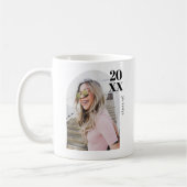 Mug Fête de remise de diplômes avec arche rose minimal (Gauche)