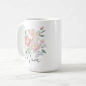 Mug Fête des mères florales roses beige avec légende (Devant gauche)